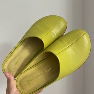 Intentionally Blank 	SHIFT LEATHER BUBBLE CLOG WASABI size 8